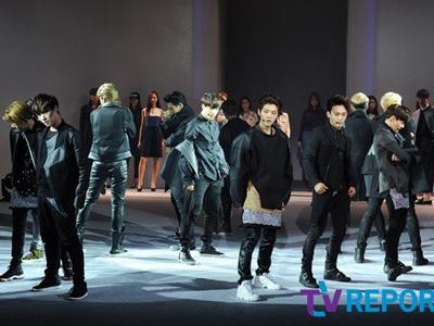 Tampil Sebagai Model Sekaligus Penyanyi, EXO Hebohkan Seoul Fashion Week 2014!